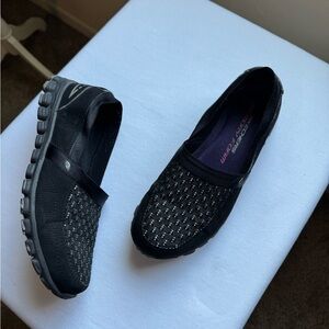 Skechers Lightweight Memory Foam Women's Sz 6.5 Slip-on Black Shoes